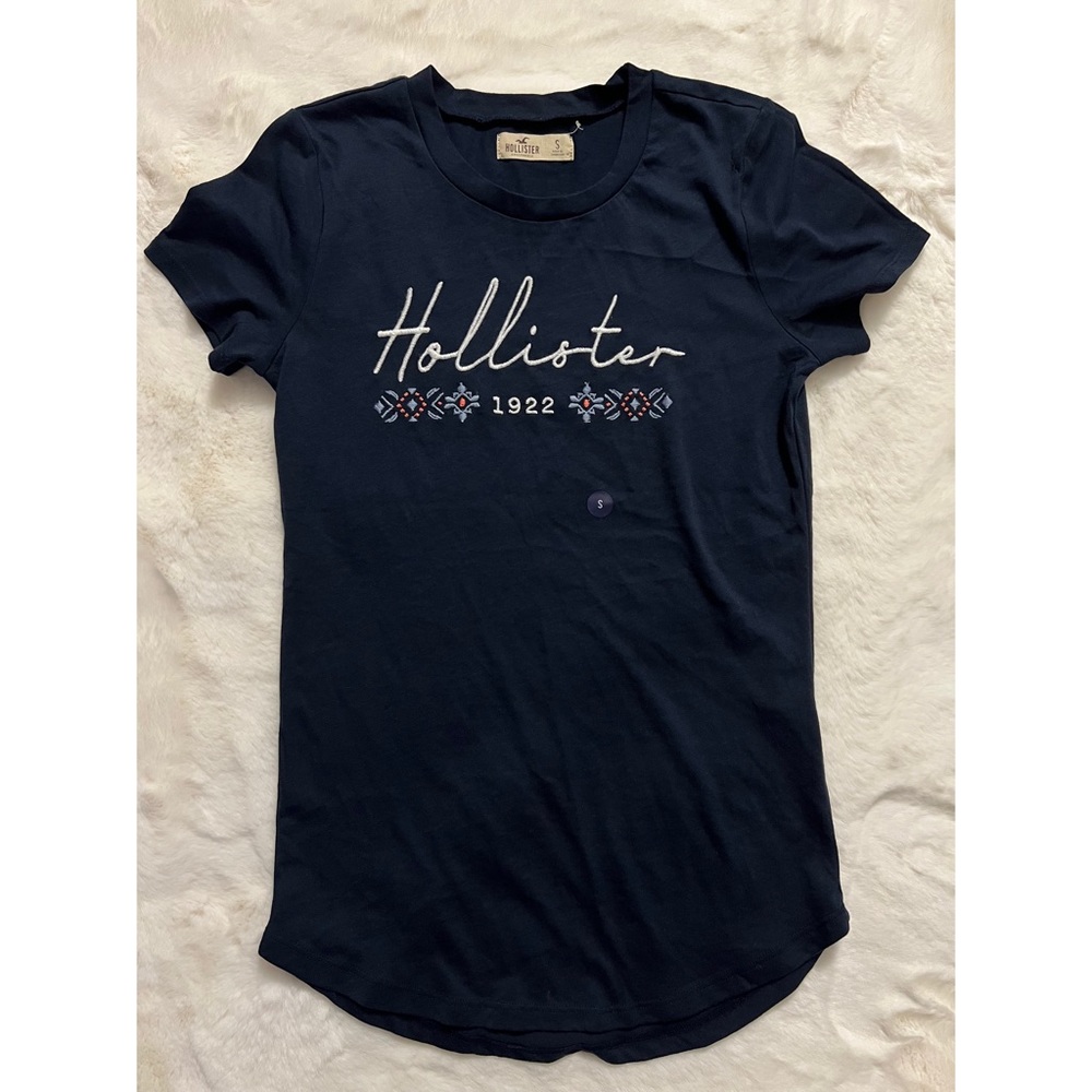 HOLLISTER LOGO GRAPHIC TEE, WOMEN, SMALL